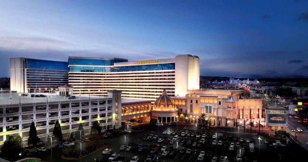 Peppermill Casino Resort 4*