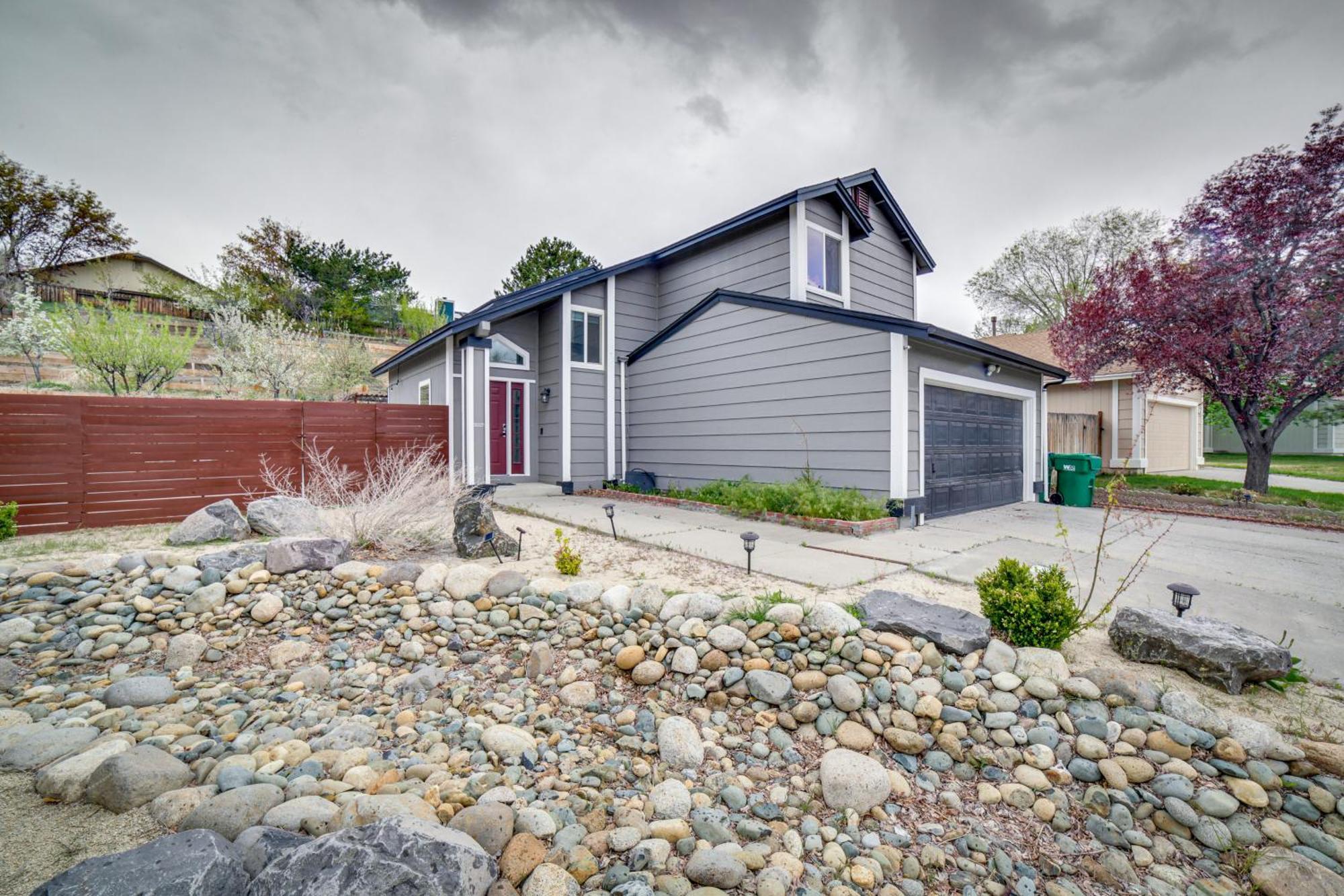 Getaway With Spacious Patio And Grill! Reno