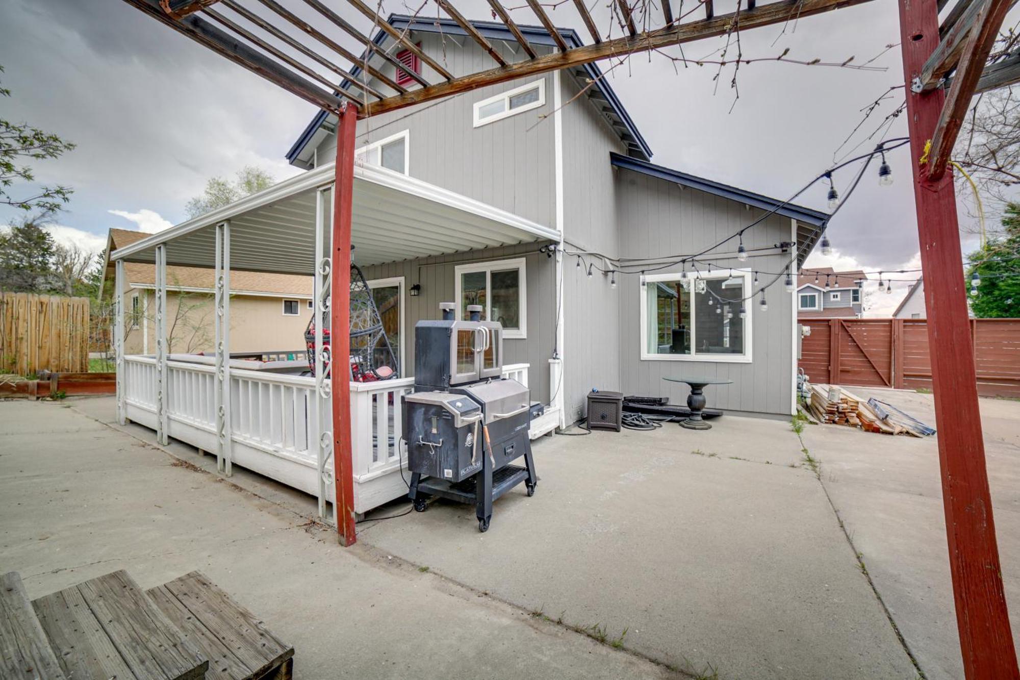 Getaway With Spacious Patio And Grill! Reno