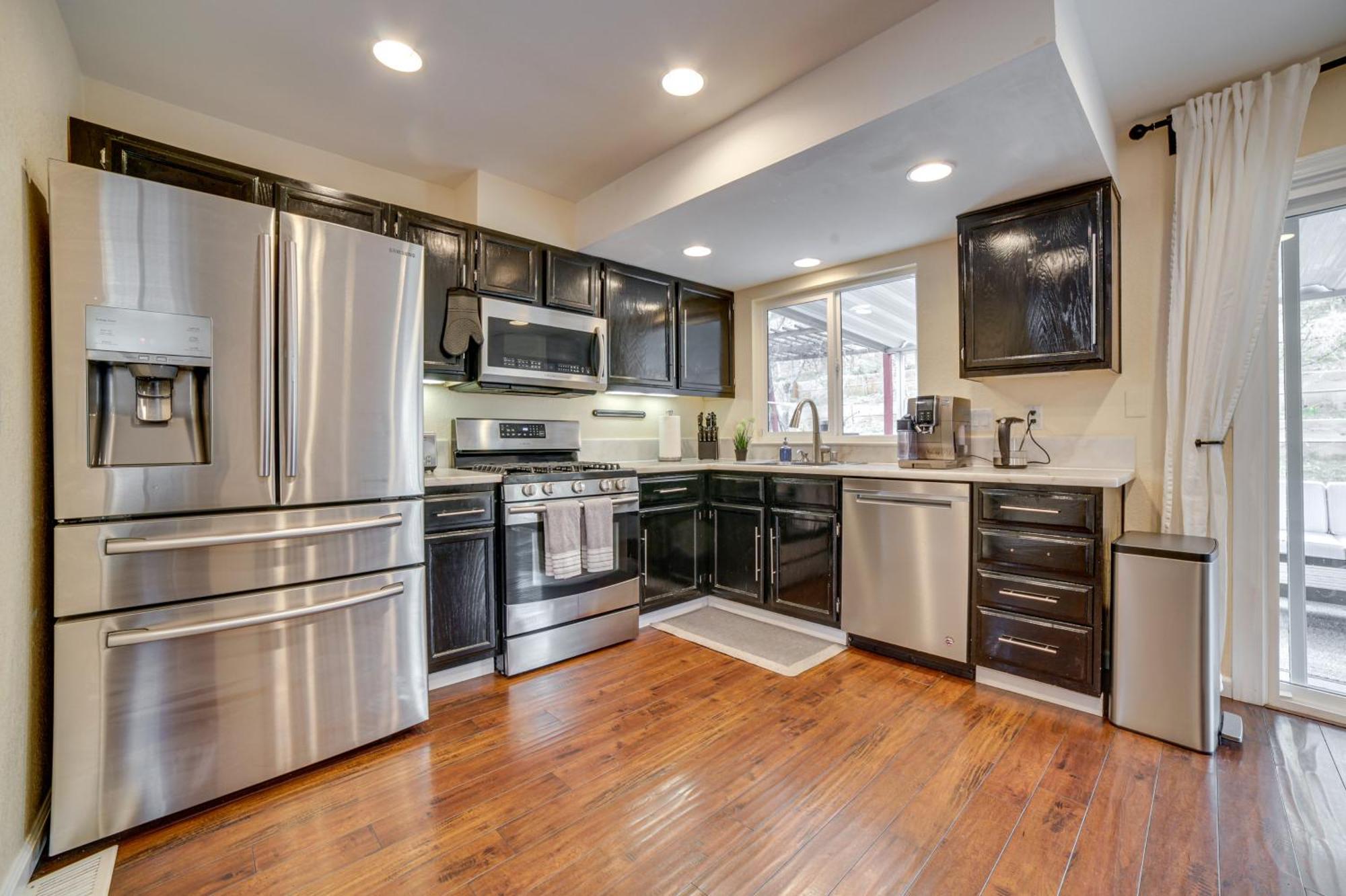 Getaway With Spacious Patio And Grill! * Reno