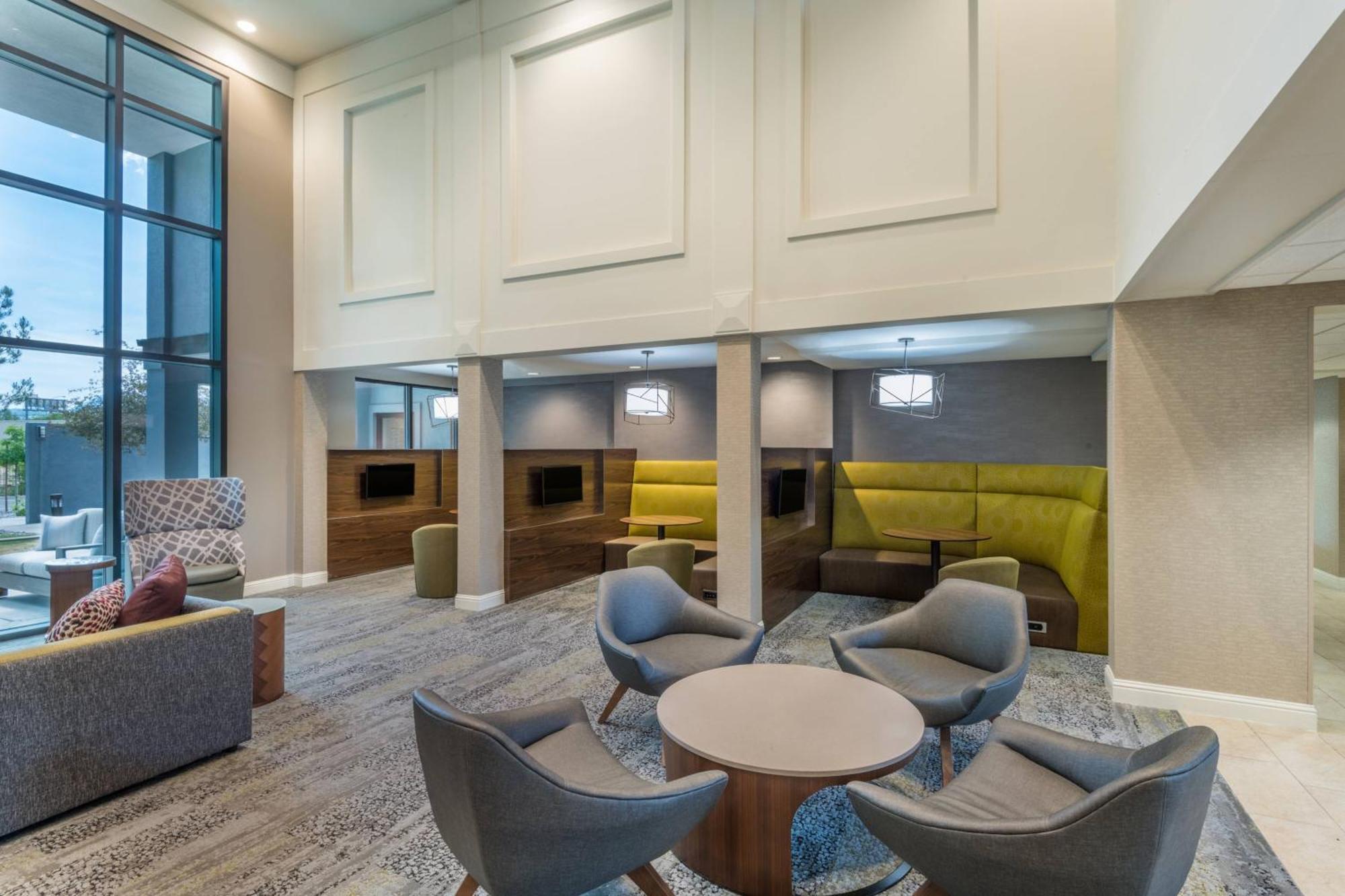 Courtyard By Marriott Reno