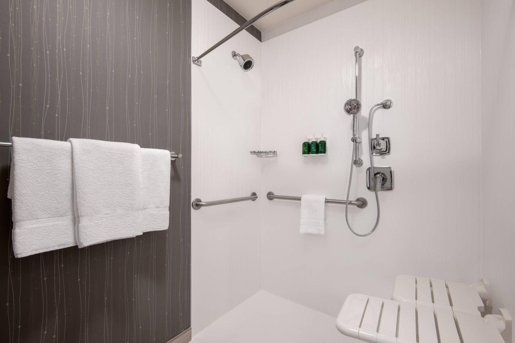 Courtyard By Marriott Reno