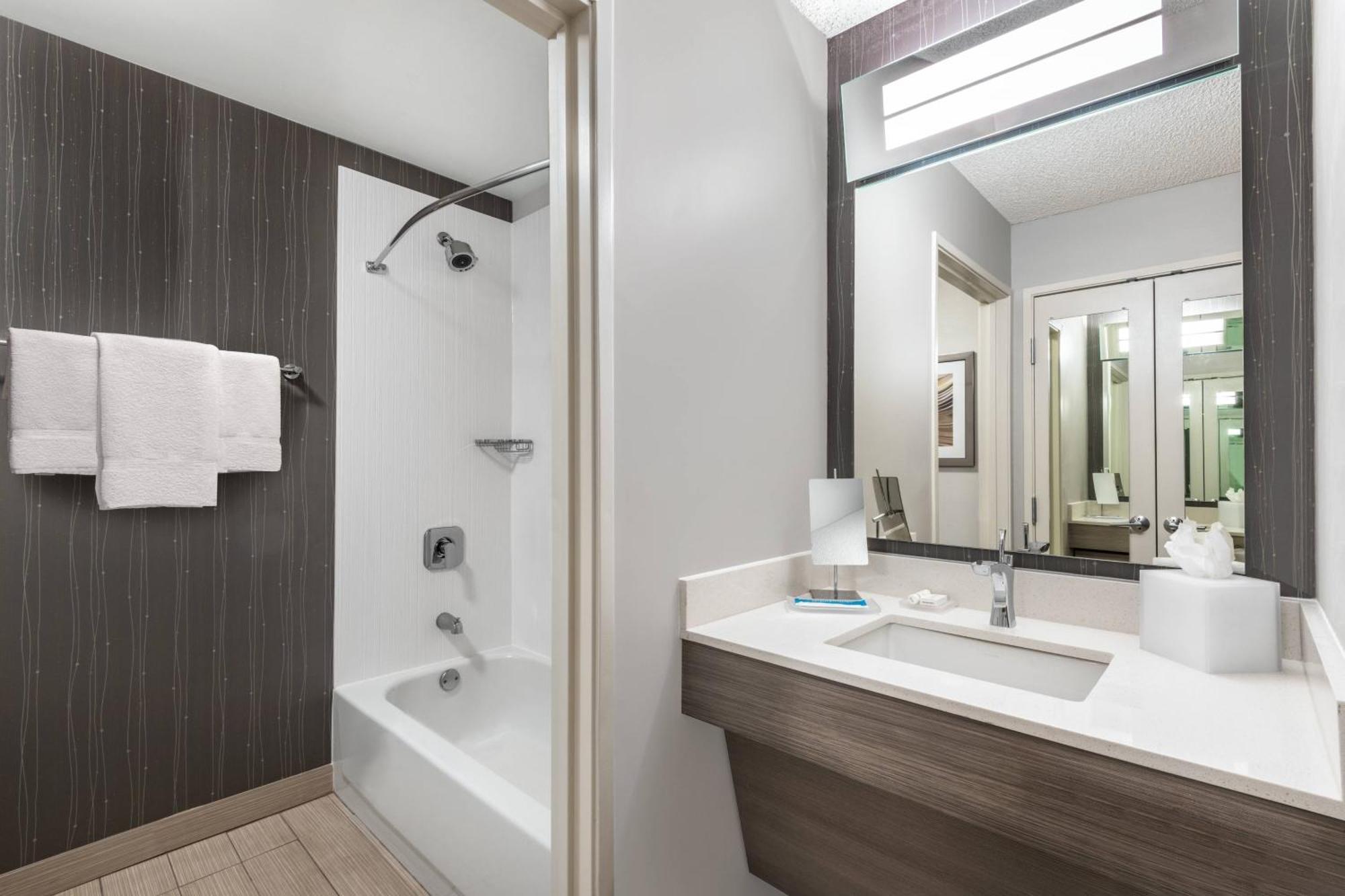 Courtyard By Marriott Hotel