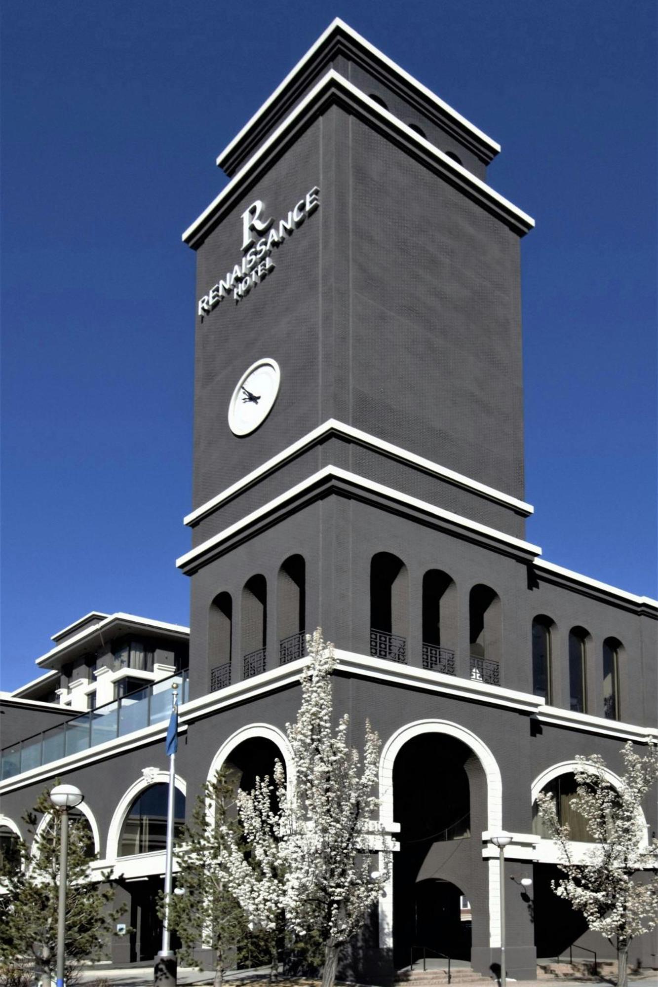 Hotel Renaissance Downtown & 4*