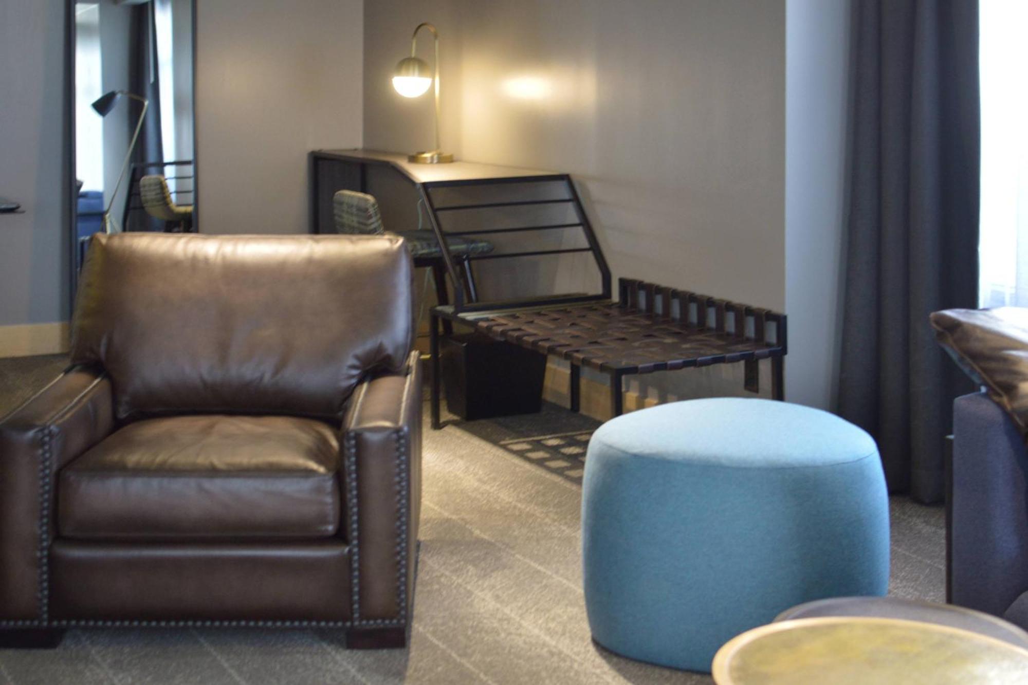Hotel Renaissance Downtown & 4*