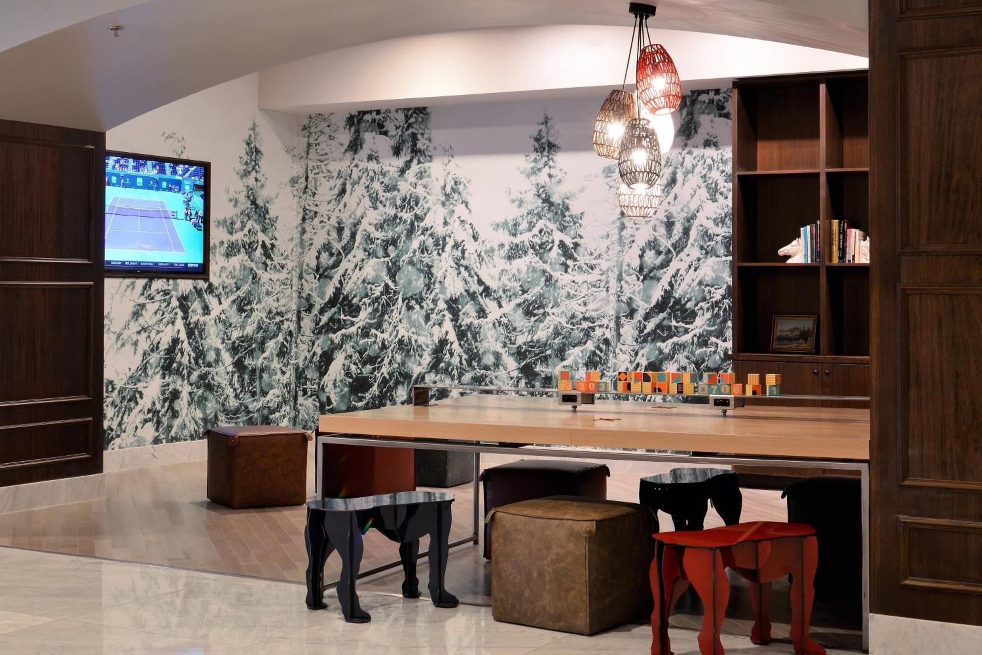 Renaissance Downtown & 4*