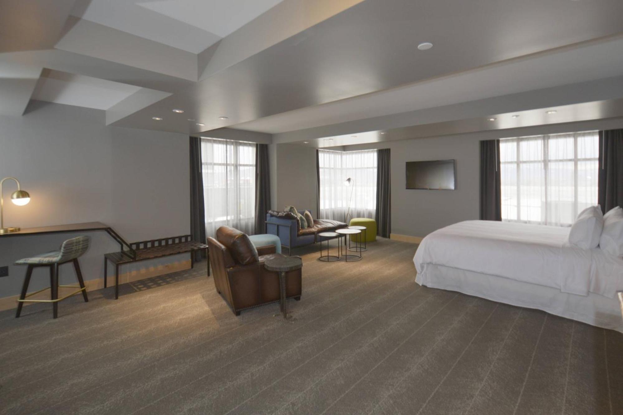 Renaissance Downtown & Hotel 4*