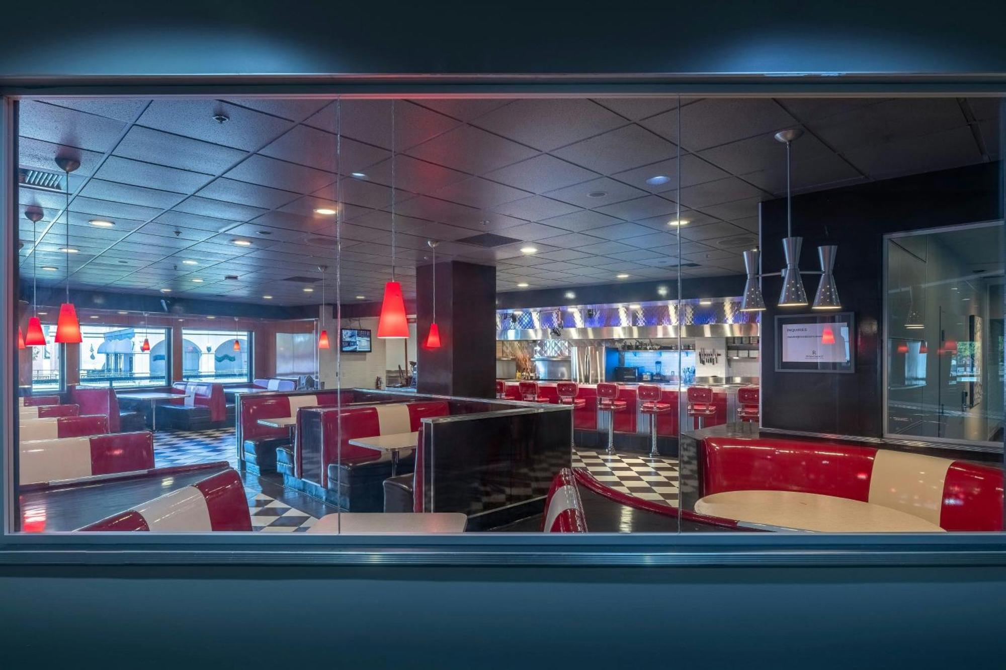 Renaissance Downtown & Hotel 4*