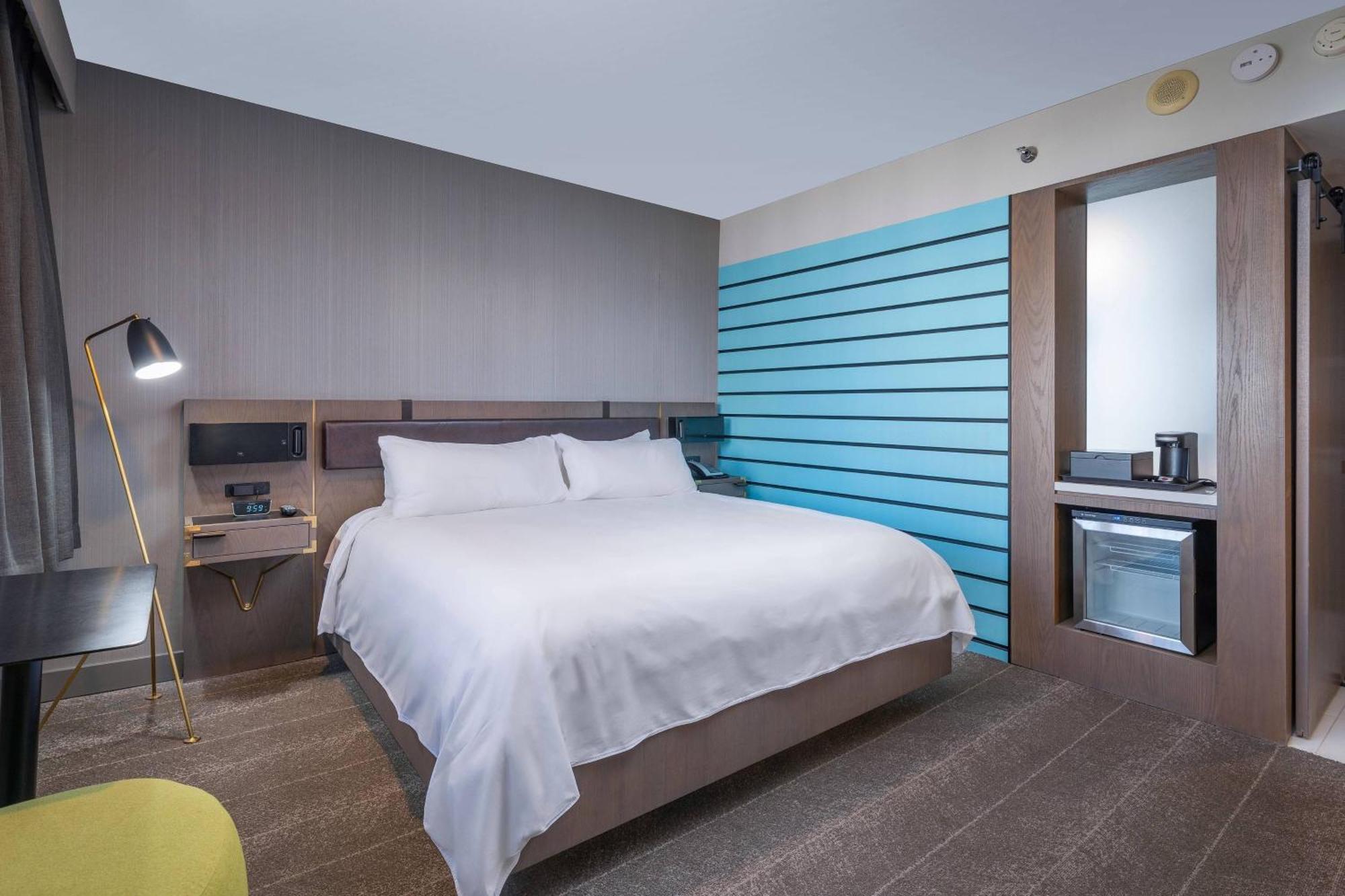 Hotel Renaissance Downtown & 4*