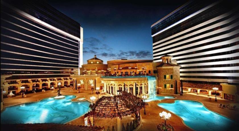 Peppermill Casino 4*