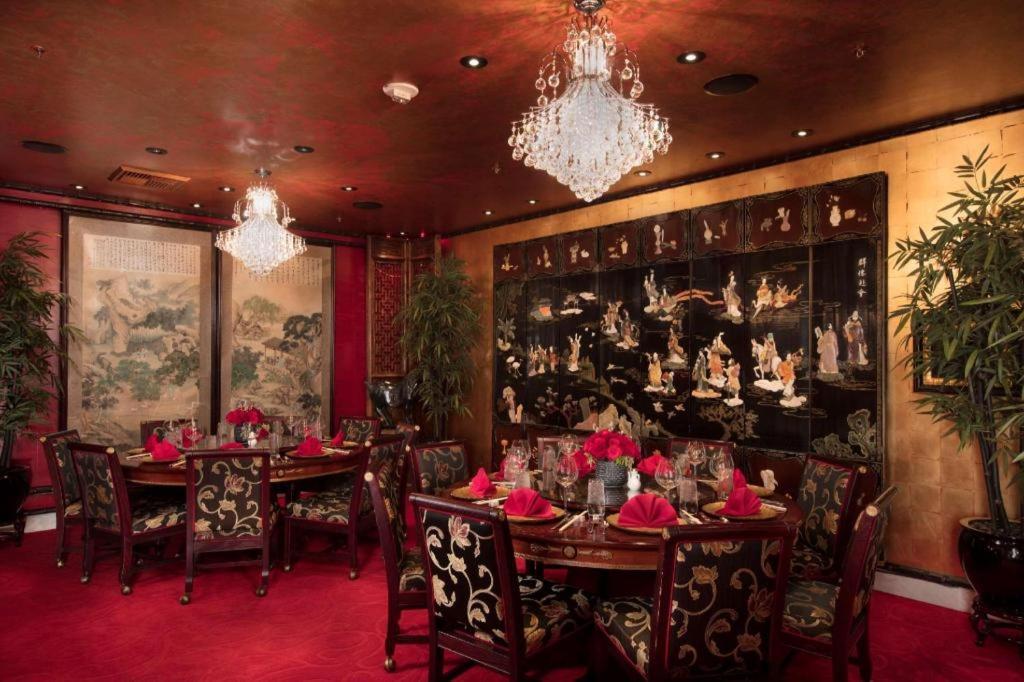 Peppermill Casino 4*