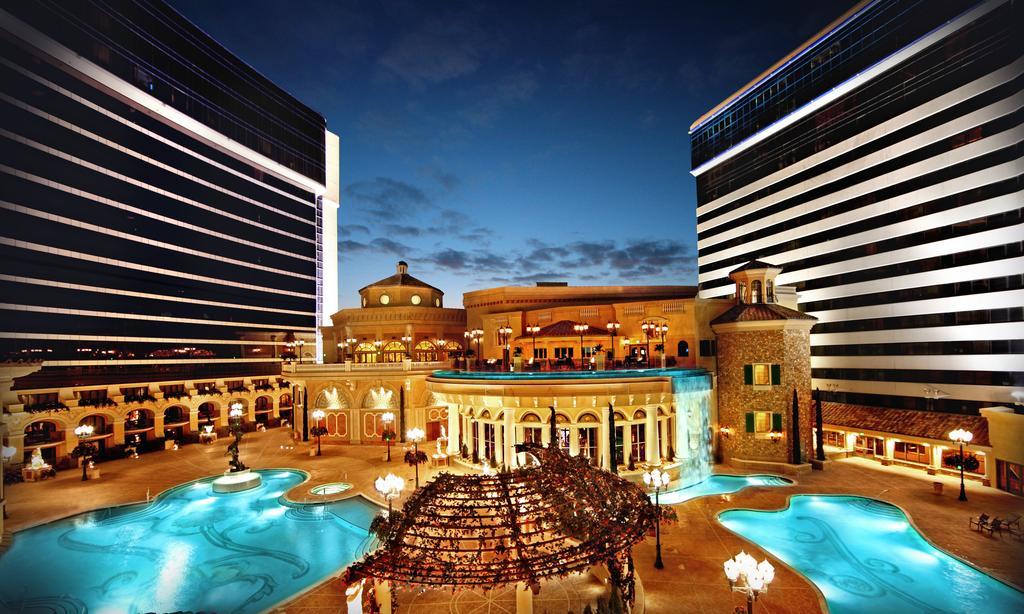 Peppermill Casino Resort 4*