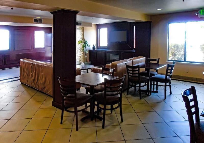 Quality & Airport Hotel 2*