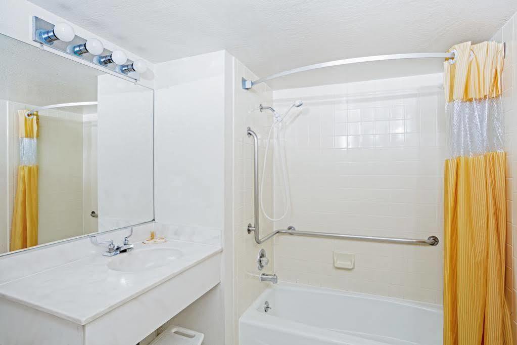 Americas Best Value Inn Hotel 2*
