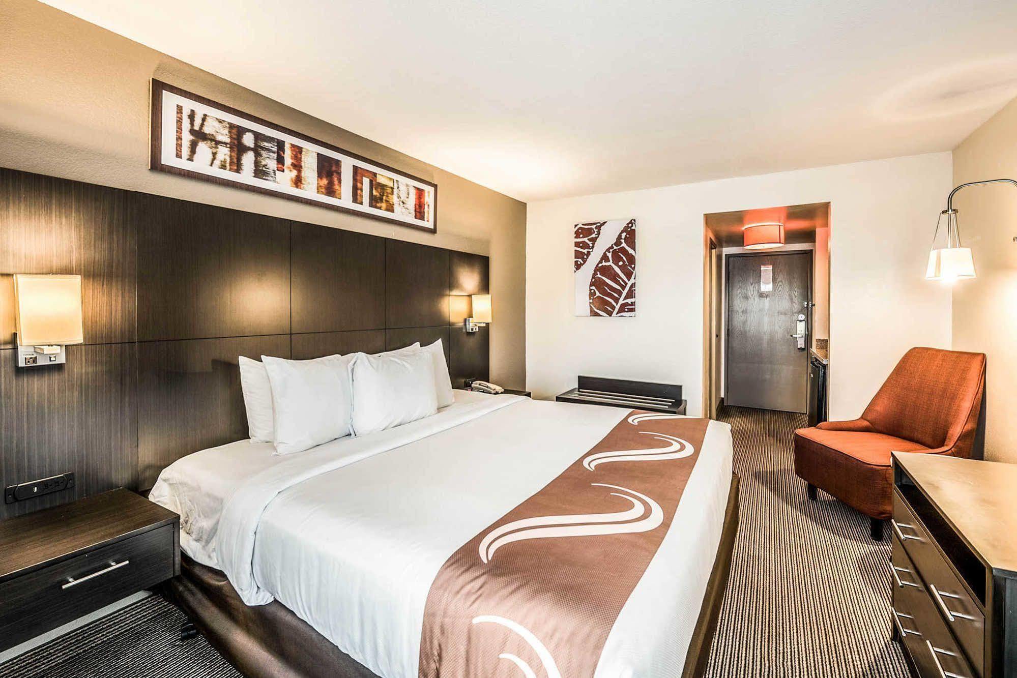 Quality & Airport Hotel 2*