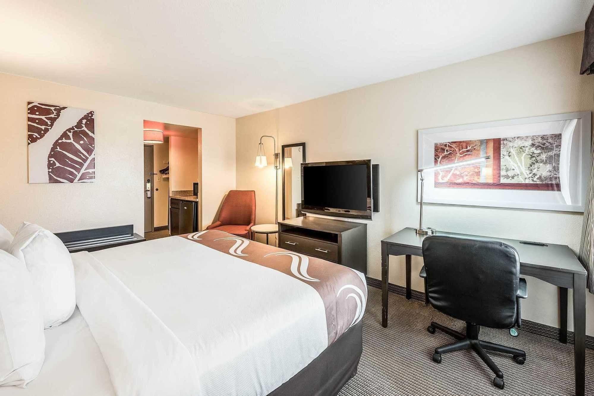 Quality & Airport Hotel 2*