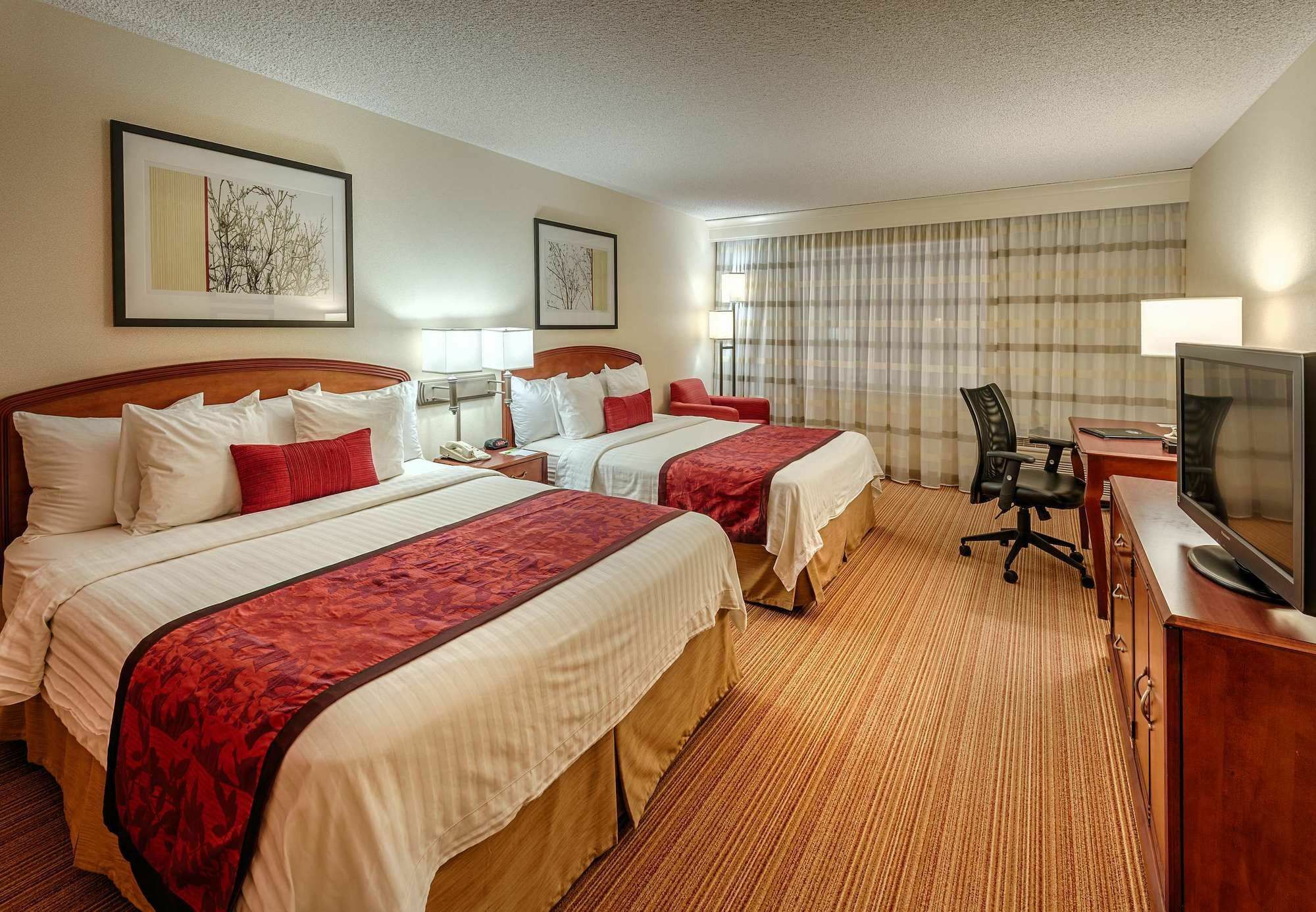 Courtyard By Marriott Hotel